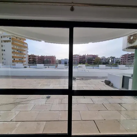 Com 3 Quartos Em Frente A