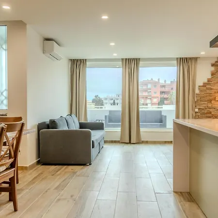 Com 3 Quartos Em Frente A *