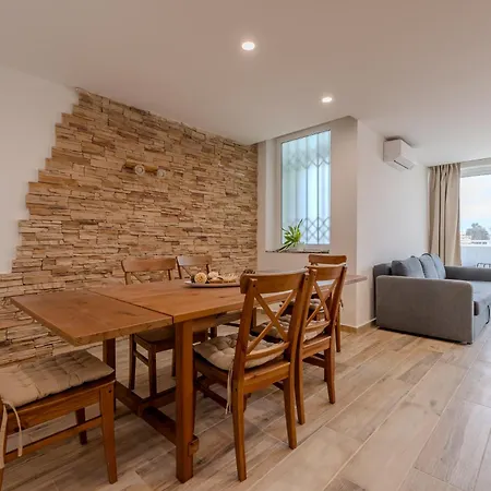 Com 3 Quartos Em Frente A