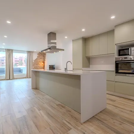 Com 3 Quartos Em Frente A Apartamento Portimão