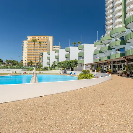 Com 3 Quartos Em Frente A