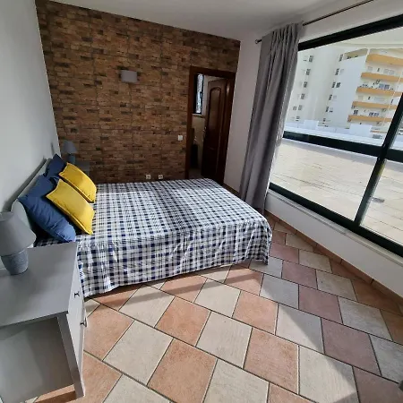 Com 3 Quartos Em Frente A Апартаменты Портиман