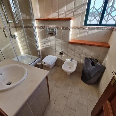 Com 3 Quartos Em Frente A Appartement *