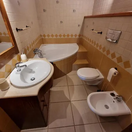 Com 3 Quartos Em Frente A Апартаменты Портиман