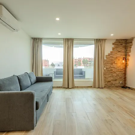 Com 3 Quartos Em Frente A Апартаменты