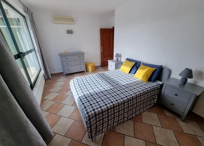 아파트 Com 3 Quartos Em Frente A