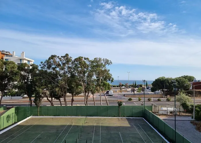 Com 3 Quartos Em Frente A 아파트 *