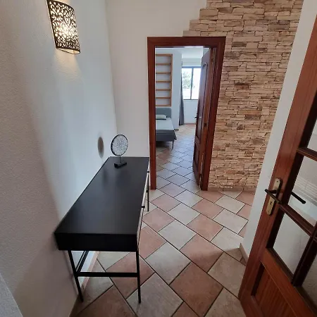 Com 3 Quartos Em Frente A شقة *