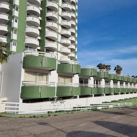 Com 3 Quartos Em Frente A Appartamento *