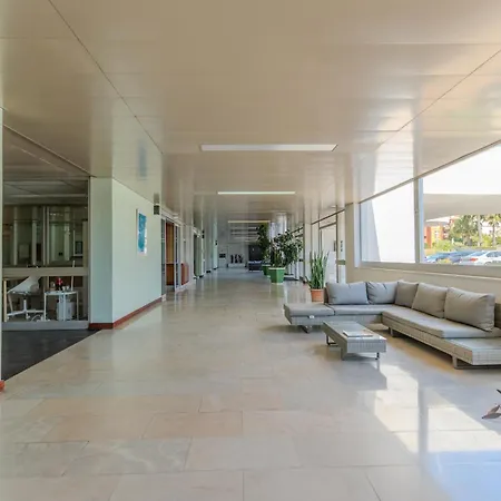 Com 3 Quartos Em Frente A * Portimão