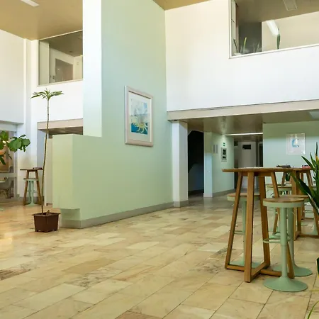 Com 3 Quartos Em Frente A Appartamento Portimão